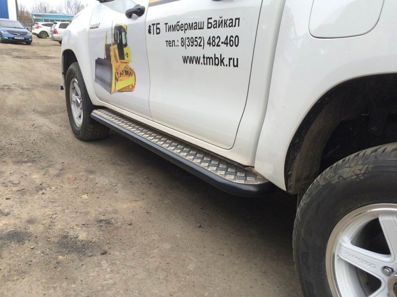 Сафари 4х4 силовые пороги на Toyota Hilux 2 поколения